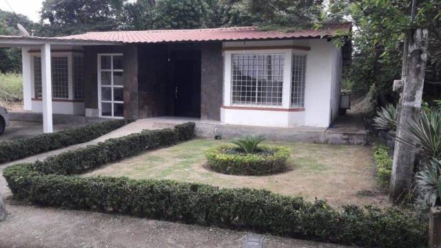 VENDO CASA EN LAGO DE CAPEIRA