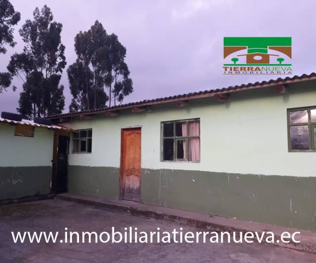 EN VENTA VIVIENDA DE ETERNIT EN CAYAMBE