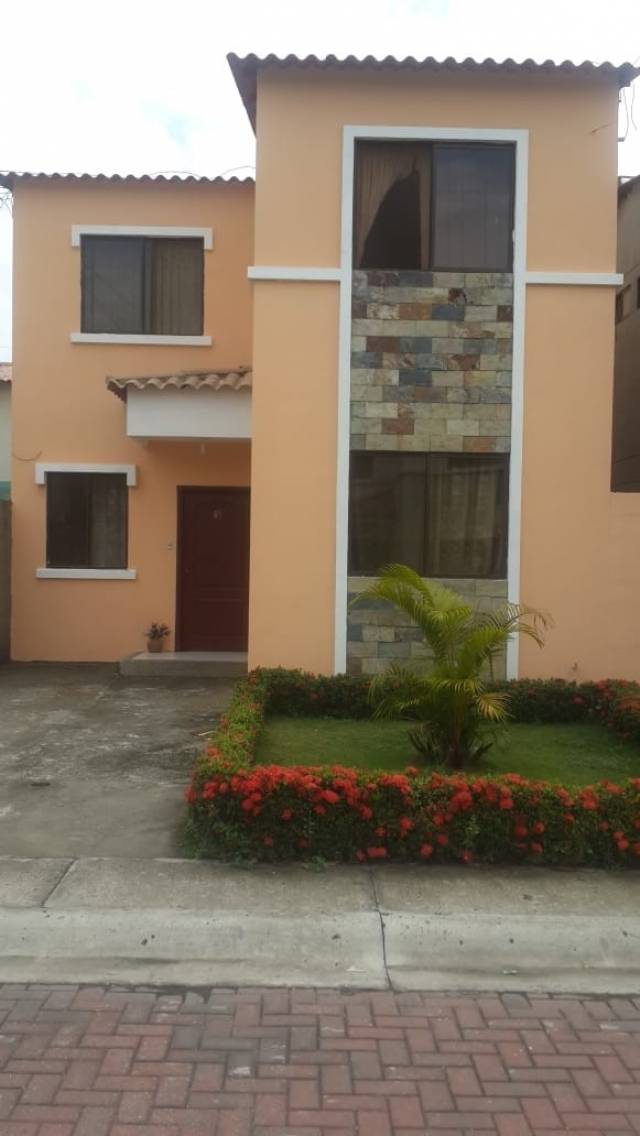 VENDO CASA DE DOS PLANTAS, 130 METROS, TRES HABITACIONES, 3 BAÑOS EN LA JOYA- ETAPA ZAFIRO