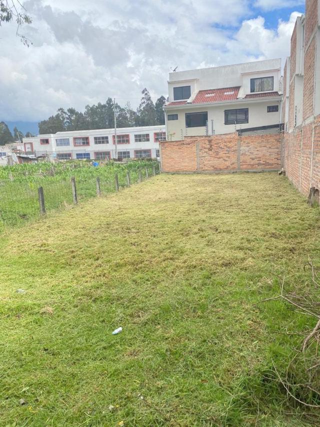 Sitio residencial en venta 212m2 sector U E del Milenio de la Primero de Mayo.