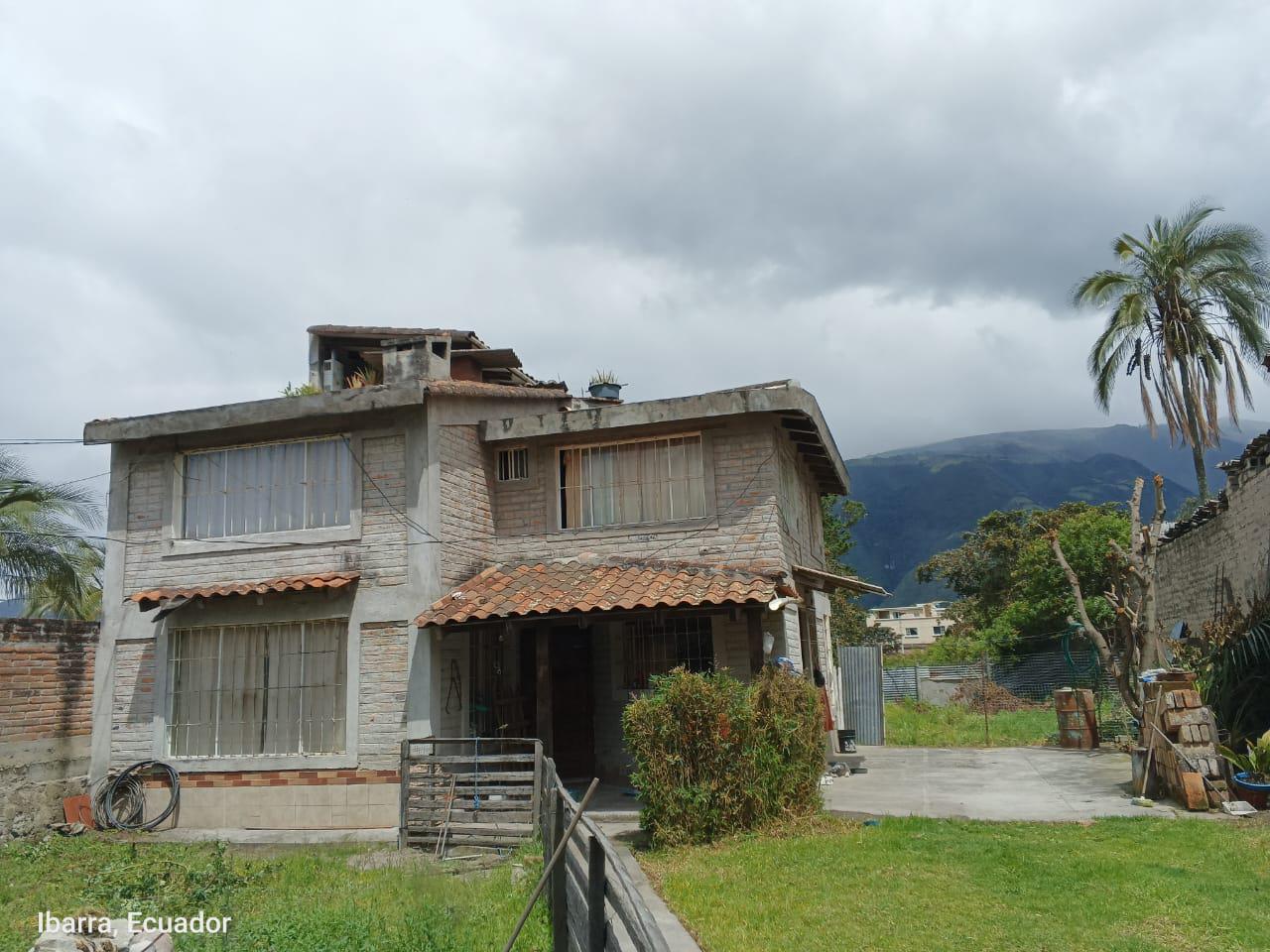 CASA EN VENTA: RÚSTICA Y ACOGEDORA