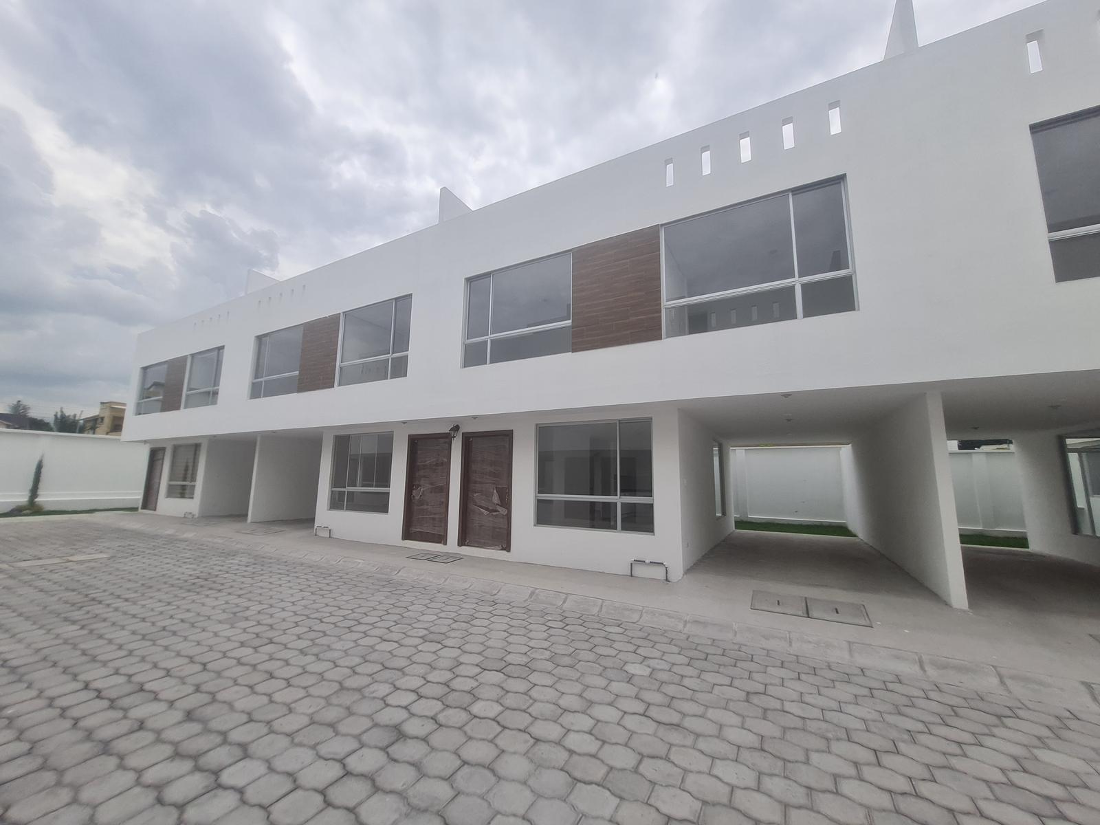 Casa en venta por estrenar en conjunto - Sector Capelo -