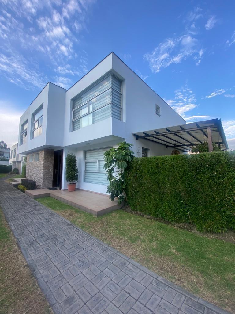 Linda Casa de Venta en San Juan de Cumbayá