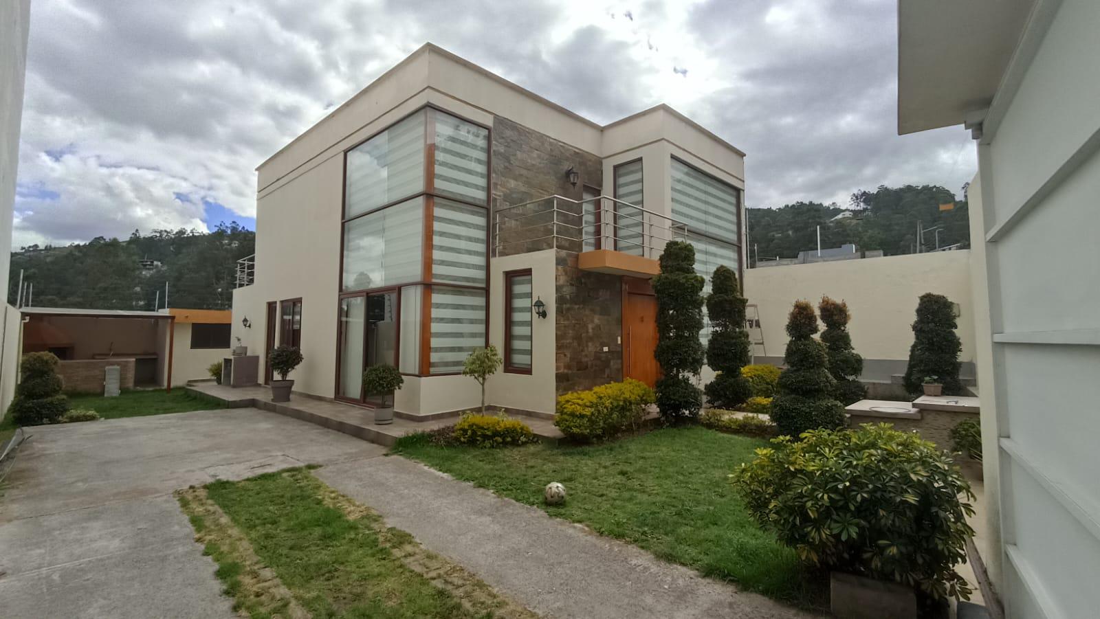 Casa Independiente en Venta en el sector del Puente 3. Valle de Los Chillos.  167500usd.
