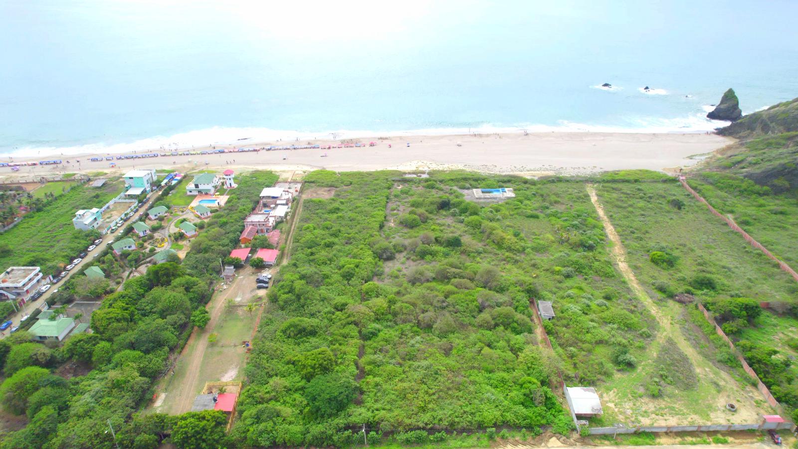 Terreno de venta frente a la playa y mar para inversión con alto retorno