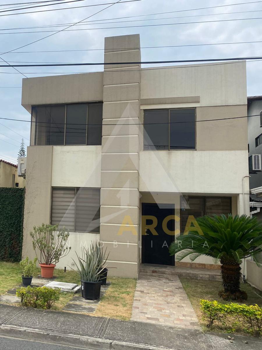 Se Vende Casa en Urb Fuentes del Rio Via a Samborondón