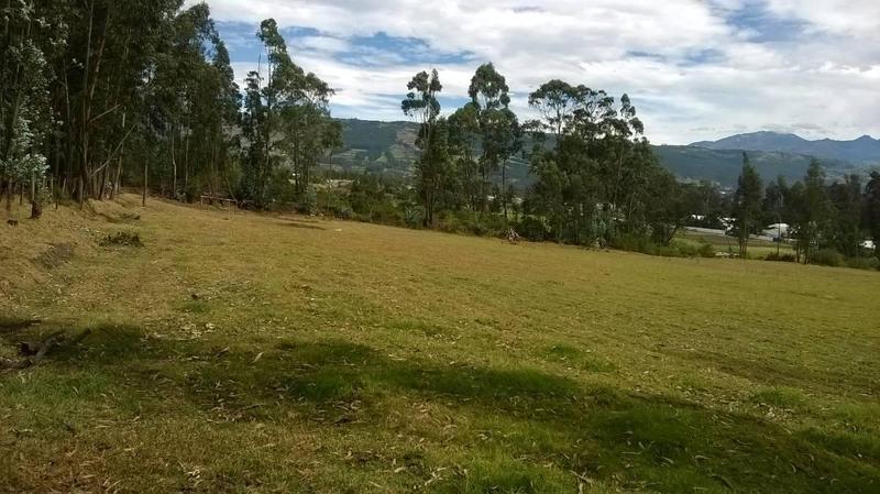 VENDO TERRENO 4200 m2 Tumbaco la cerámica a pocos metros de la Ruta Viva