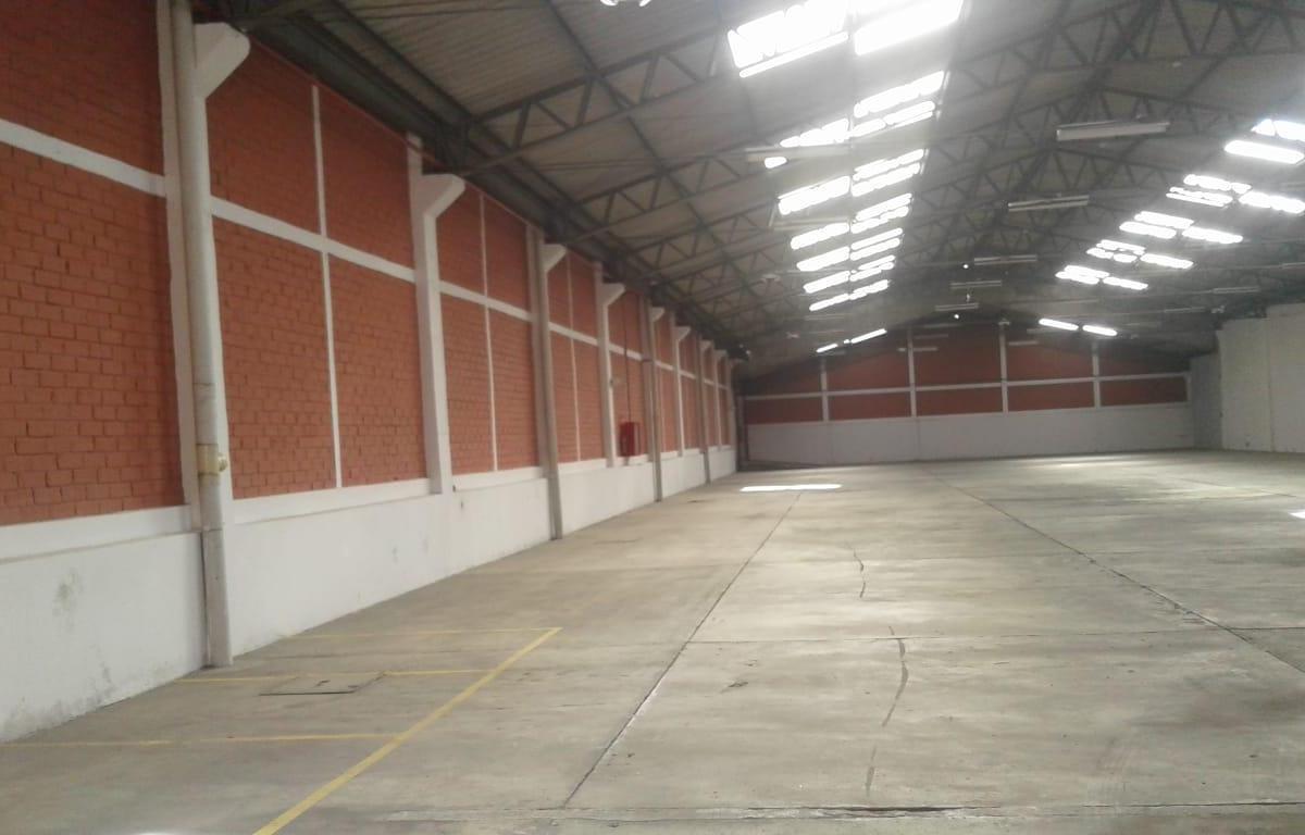 EN CALDERON RENTO BODEGA DE 2748 M2 IDEAL CENTRO DE DISTRIBUCIÓN - USO MULTIPLE