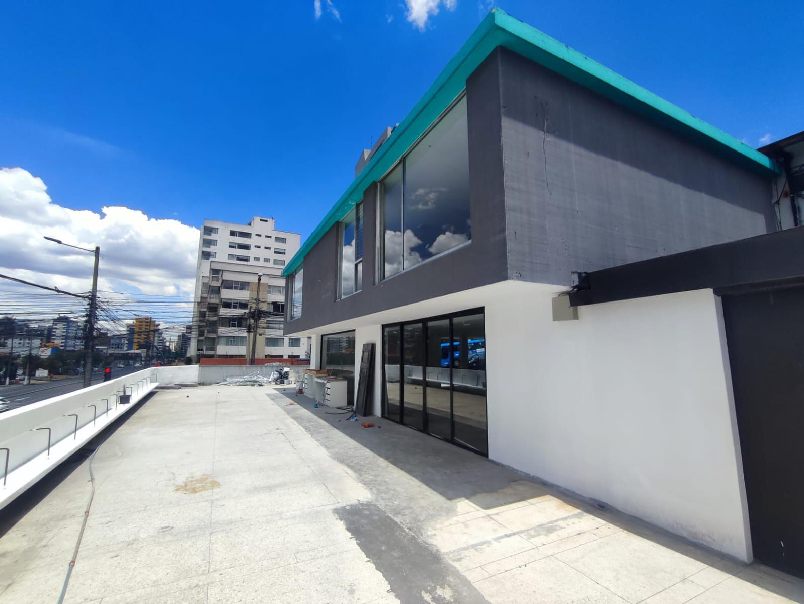 Local Comercial en renta. 750m2. Av. Orellana.