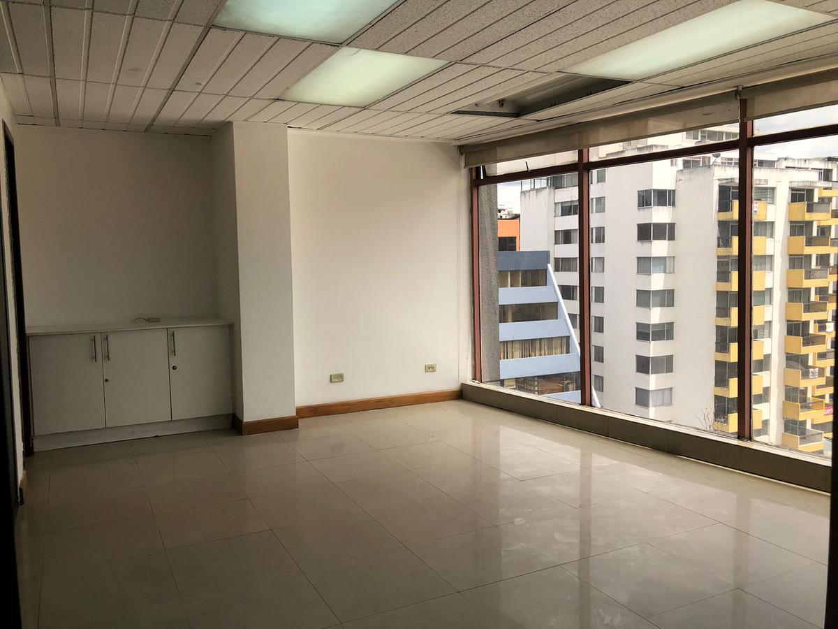 Oficina de venta en la Av. Cristóbal Colón y Reina Victoria, 98,40 m2