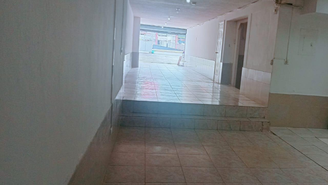 Local Comercial en renta de 102 m2 frente la via principal