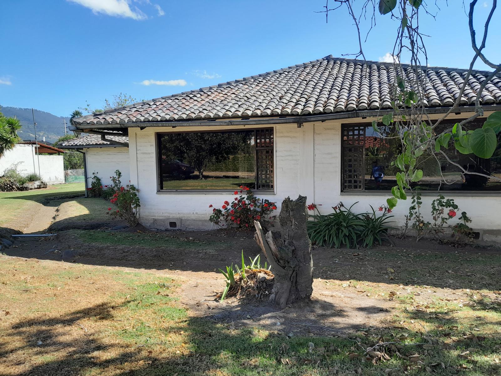 Vendo casa independiente dentro de pequeño conjunto en el sector de la Armenia, Una sola planta.