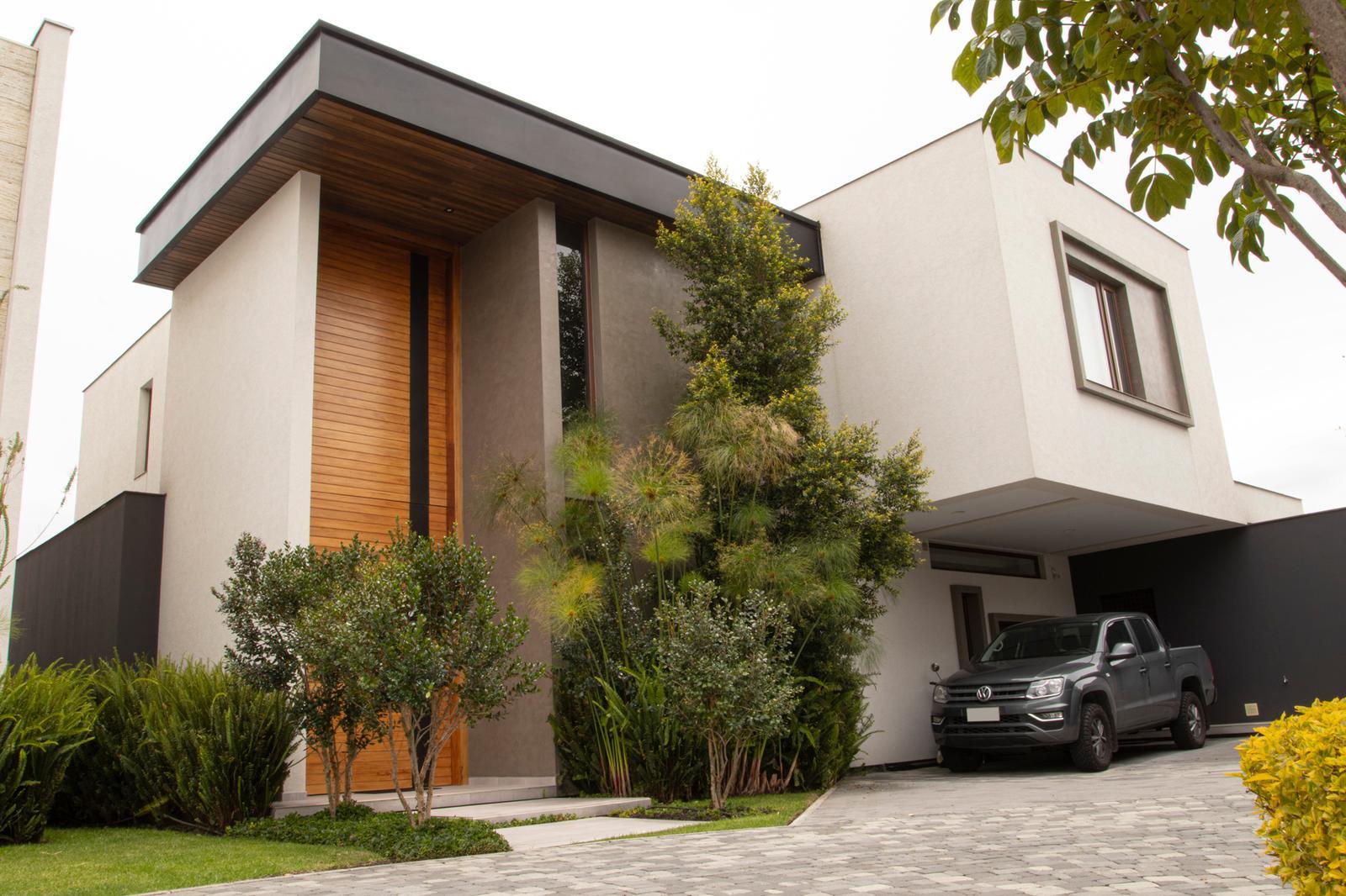 CASA MODERNA DE VENTA DENTRO DE URBANIZACIÓN, SECTOR COLEGIO ALEMÁN