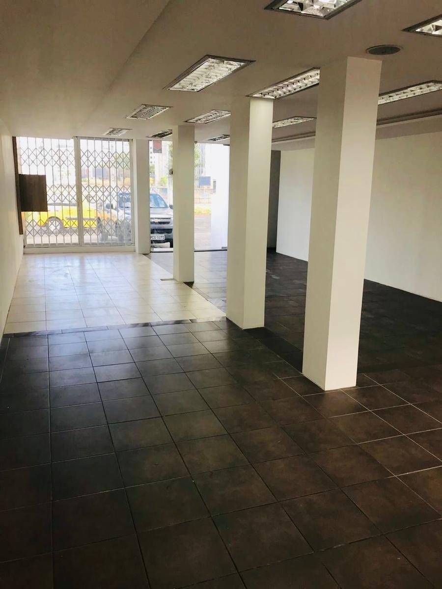 Local Comercial en La Carolina, en plena Eloy Alfaro, con 2 parqueaderos