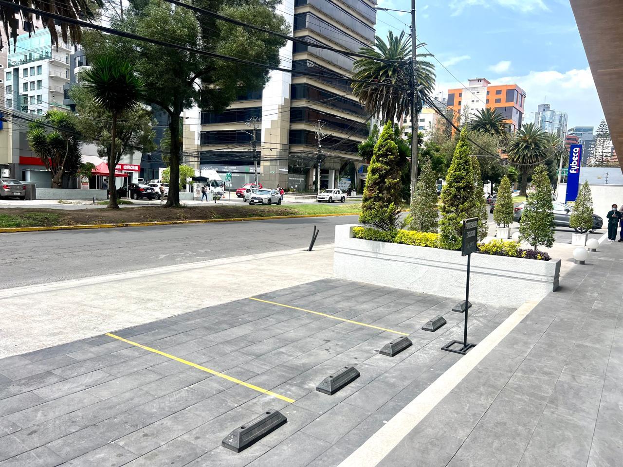 MV-SECTOR CAROLINA, AV. ELOY ALFARO Y SUIZA RENTA AMPLIO LOCAL COMERCIAL 170 MTS.