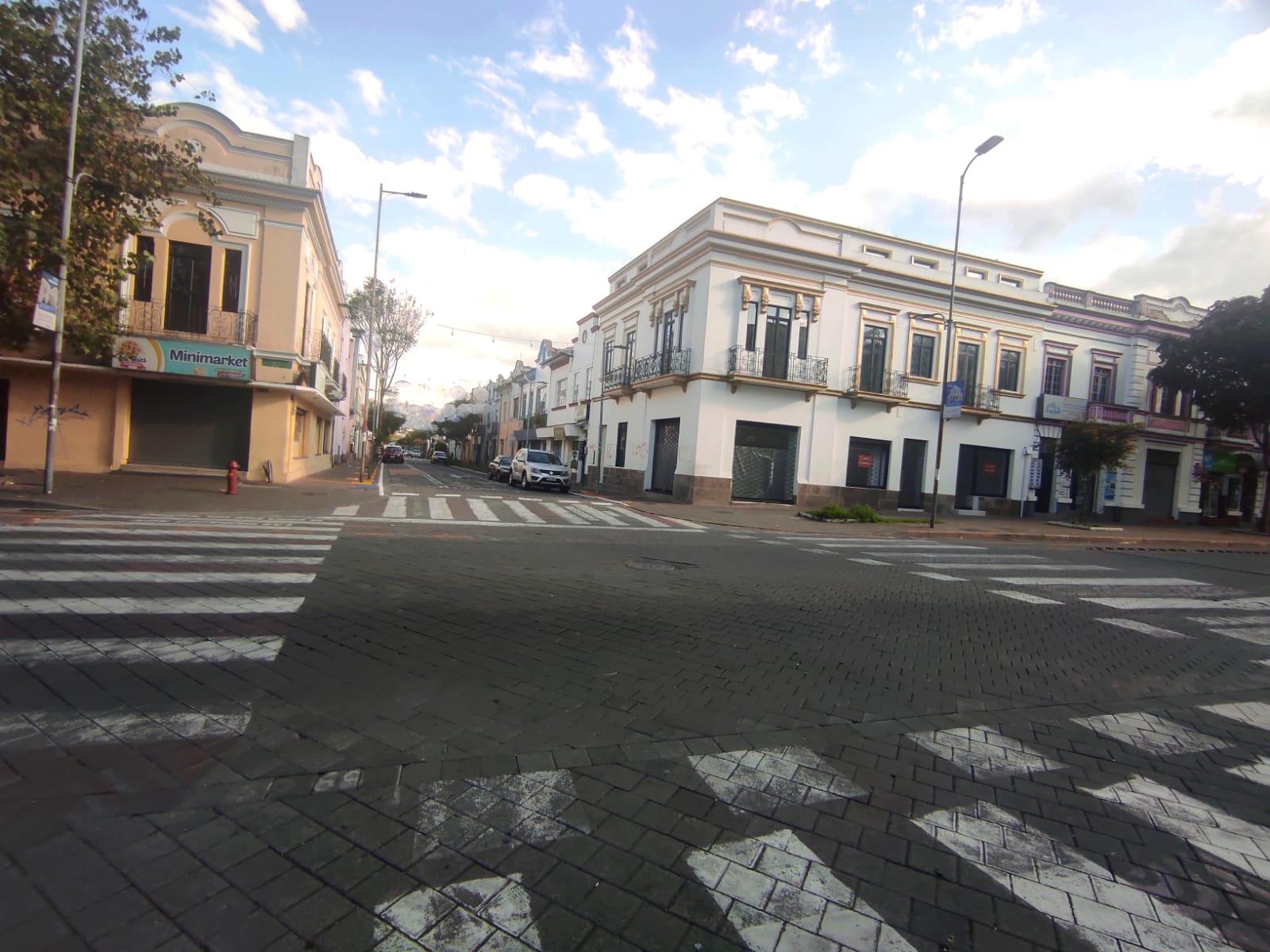 Local Comercial en  La Mariscal y Joaquin Pinto