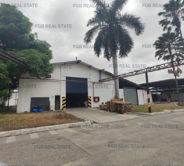 En Venta - Complejo de Bodegas Km 7,5 via daule, Guayaquil. MEPARCON