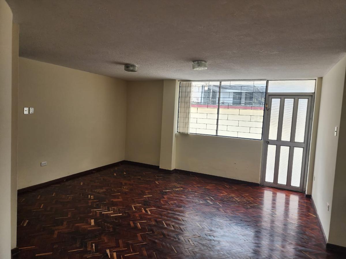 VENTA  CASA ESQUINERA EN EL BATAN PARA CONSTRUCTOR