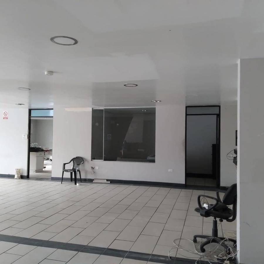 VENDO EXCELENTE PROPIEDAD COMERCIAL EN CAYAMBE SOBRE LA PANAMERICANA NORTE