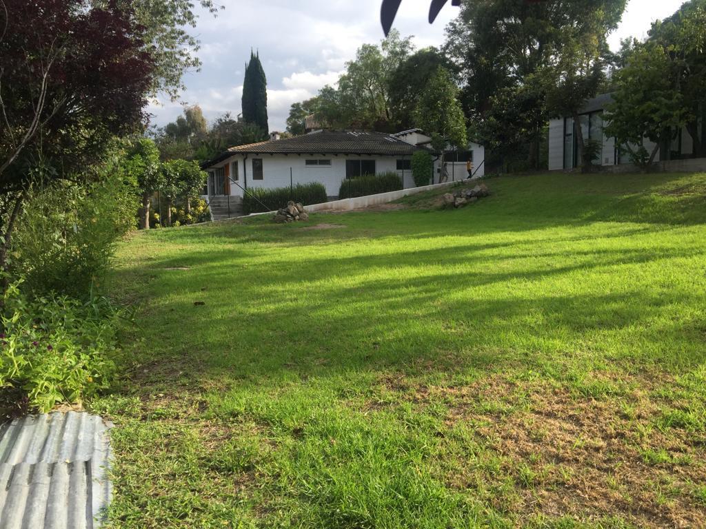 VENDO HERMOSO TERRENO UBICADO EN UNA EXCELENTE URBANIZACIÓN EN CUMBAYA