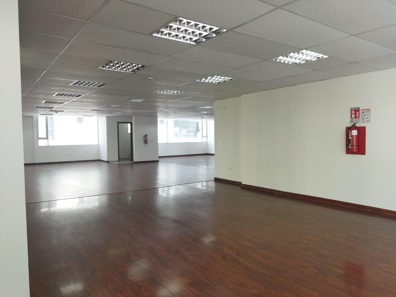 SECTOR LA CAROLINA, ELOY ALFARO, EN RENTA OFICINA 430 M2, EDIFICIO  CORPORATIVO