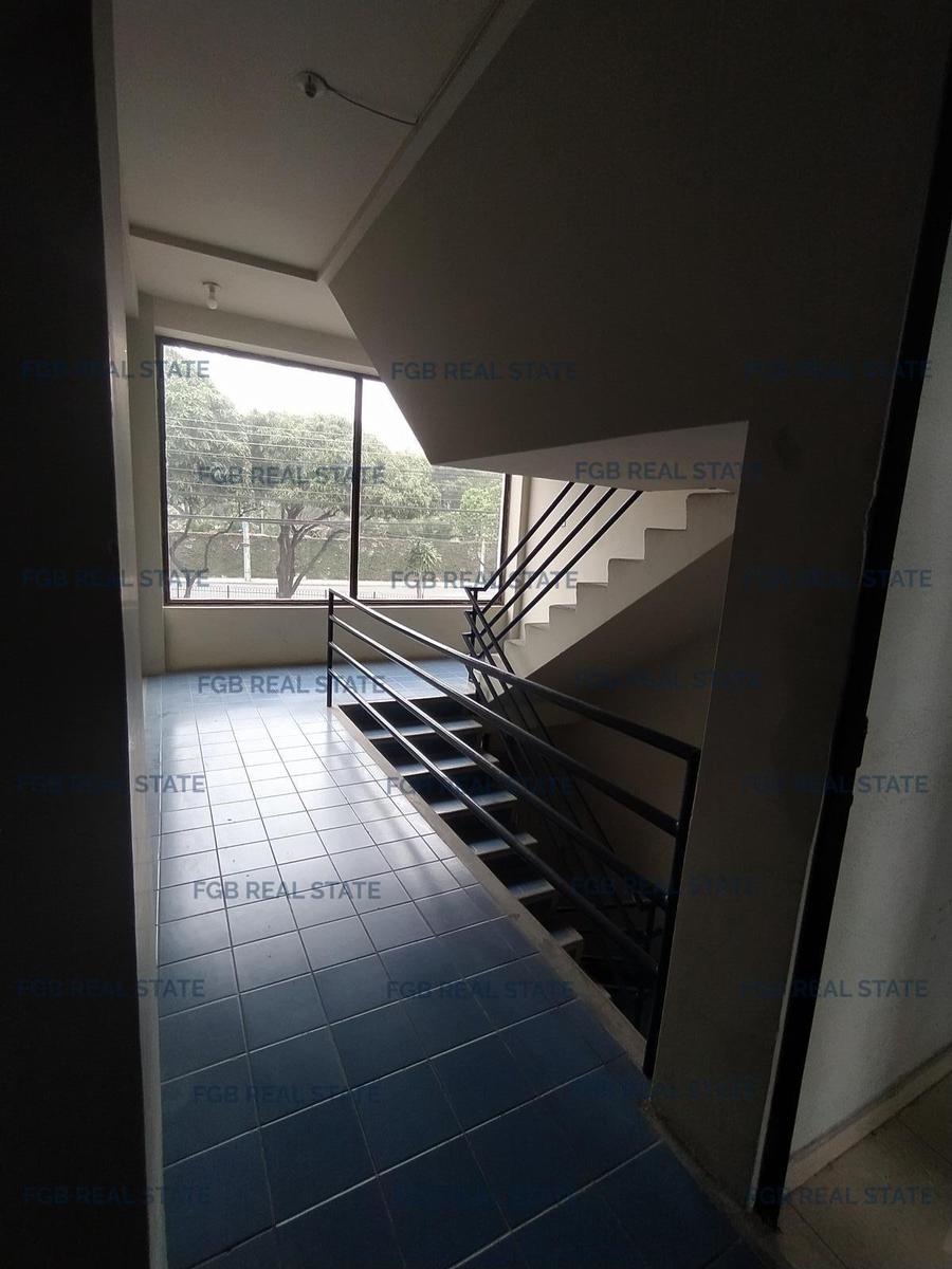 En Venta -   Departamento de 2 pisos en Santa Cecilia, Ceibos