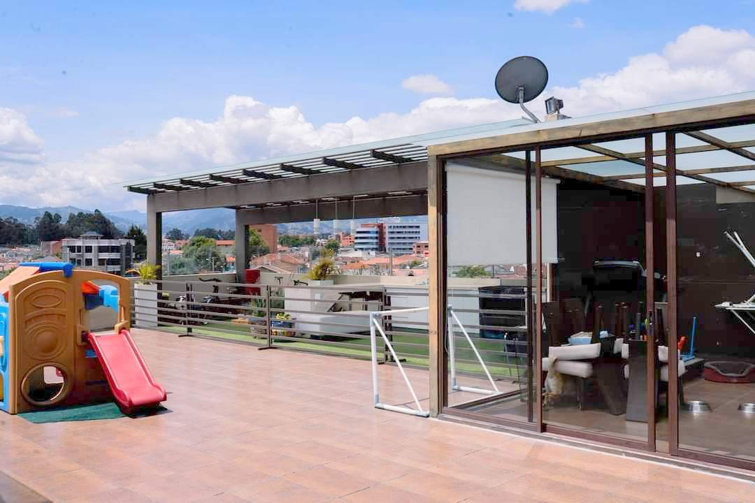 Lujoso y amplio Pent house en venta 550m2C sector Av. Paucarbamba