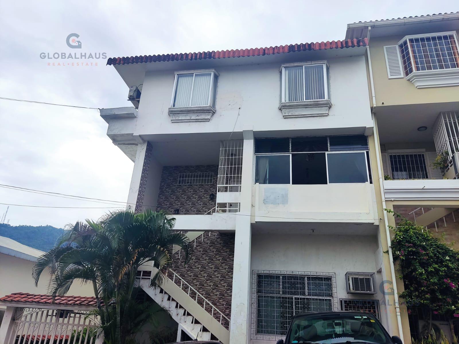 Venta de Departamento con 4 Habitaciones en Santa Cecilia, Ceibos V.B.