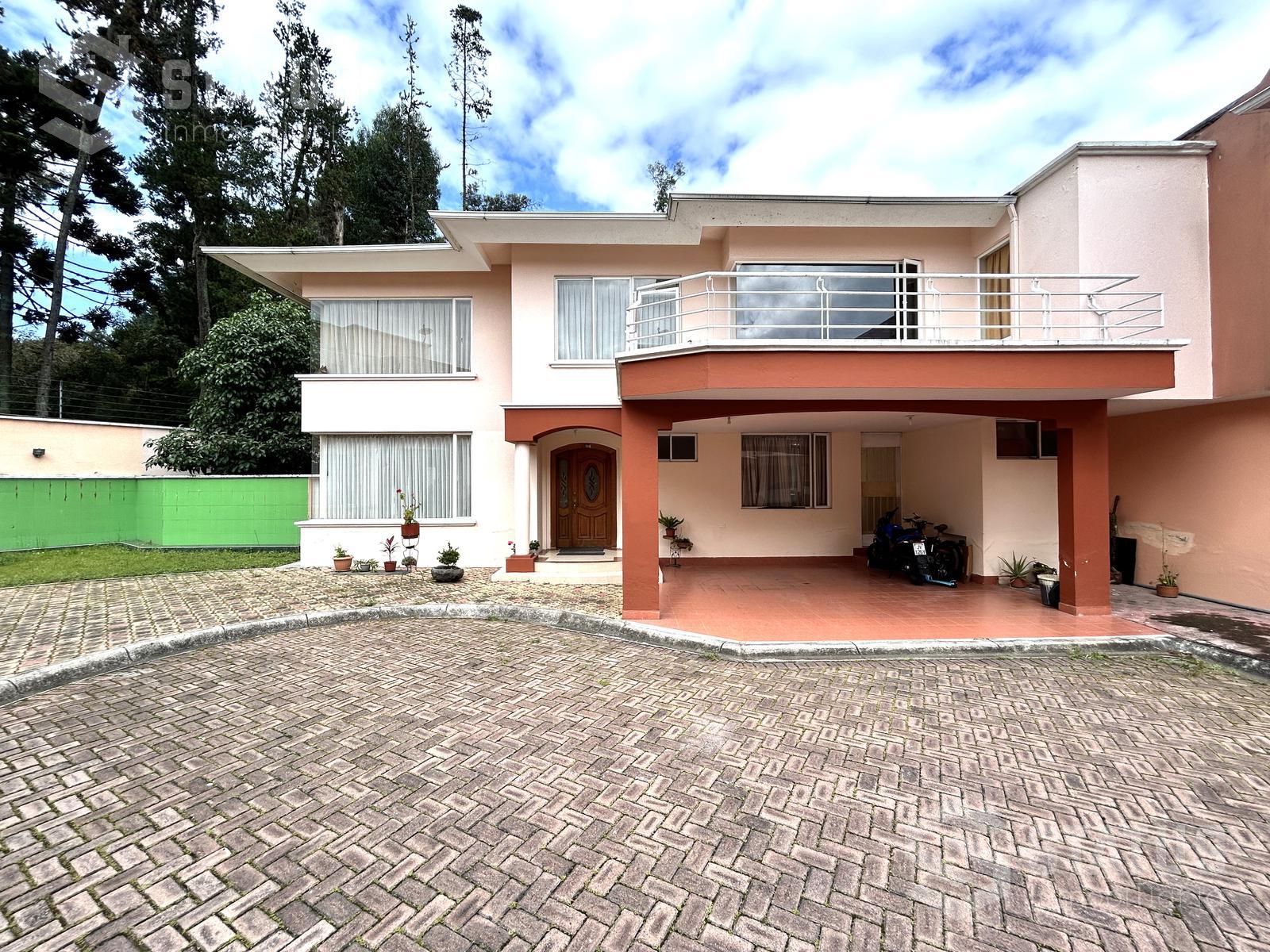 ¡De oportunidad! Vendo casa 307 m en Urbanización, 4 Dorm., 2 Garajes, sector Conocoto, $169.900