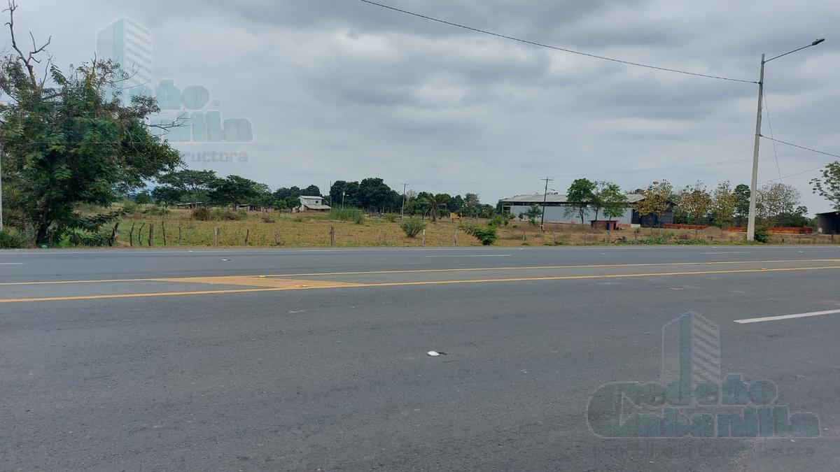 SE VENDE TERRENO A LA VÍA  FRENTE AL CENTRO DE DISTRIBUCIONES DE TÍA DE LOMAS DE SARGENTILLO