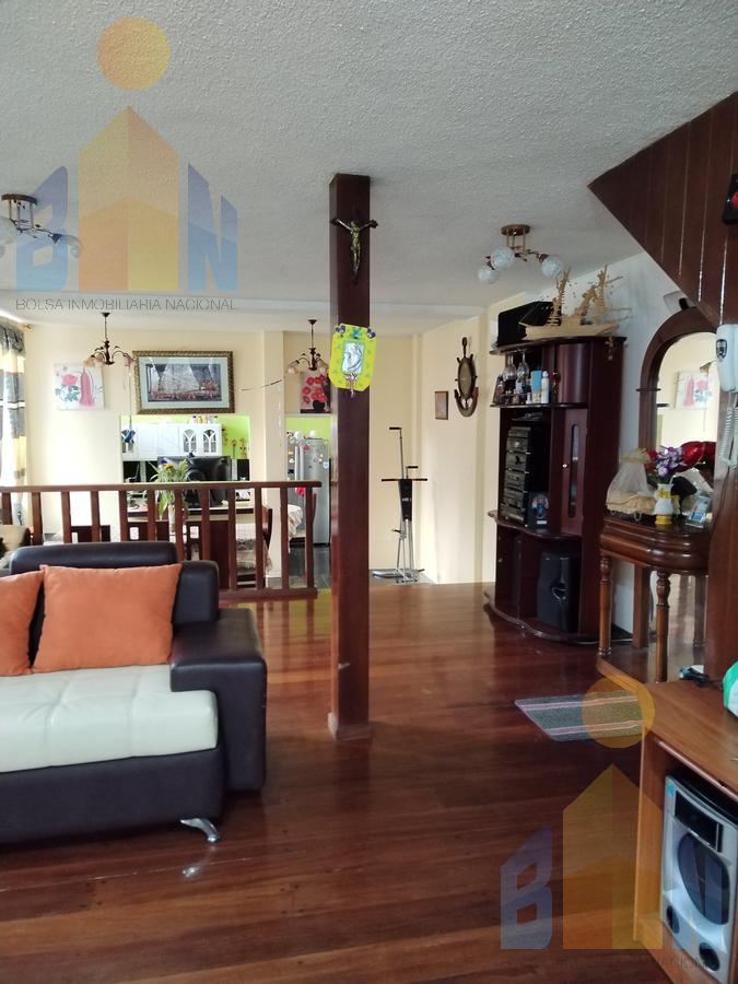 Vendo casa independiente de 294 mts 4 dormitorios y estudio $ 175000 - Pusuquí- Ecuador