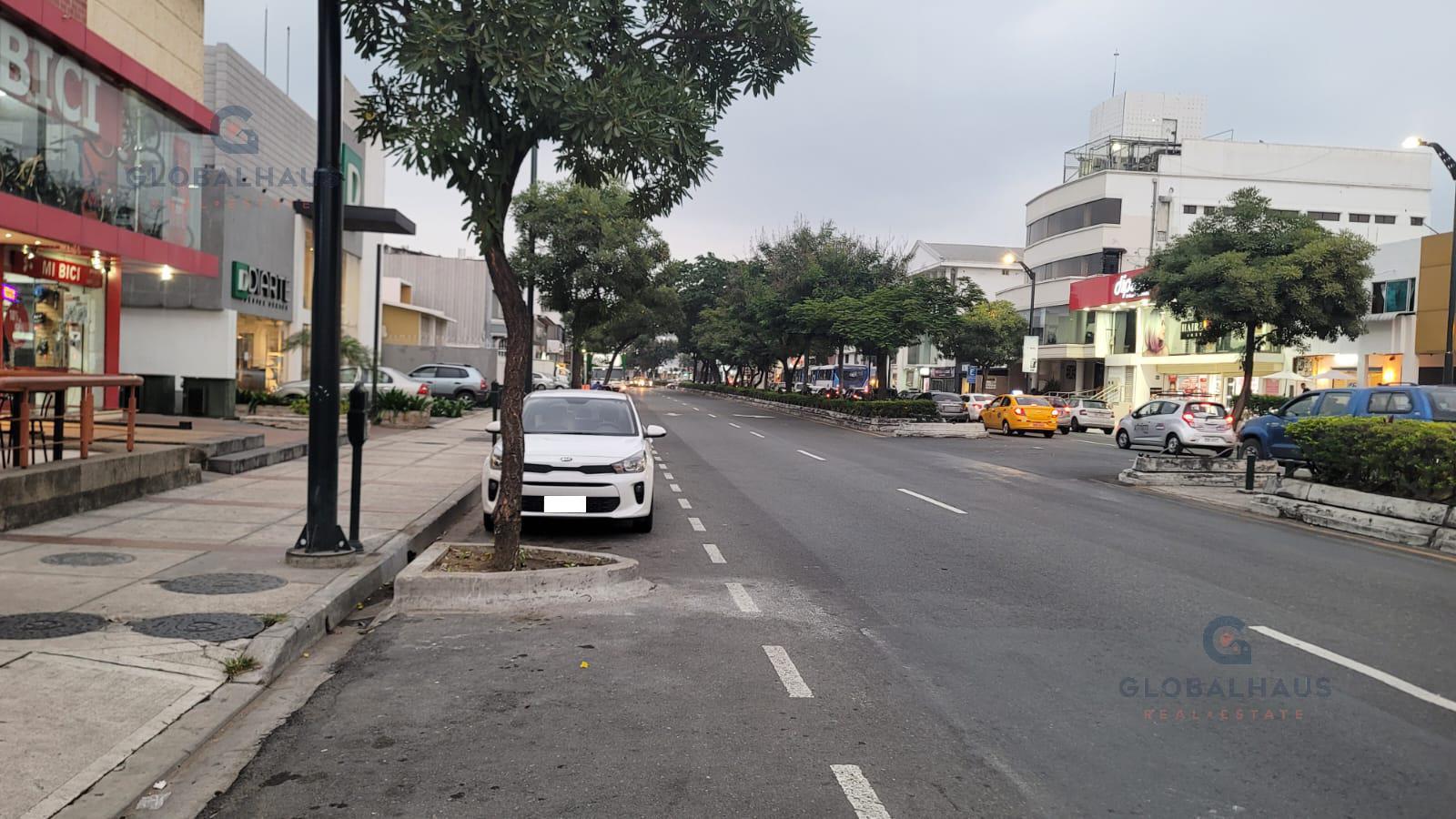 Alquiler de Oficina  en Urdesa, Planta Alta  de 60 mts2 M.B