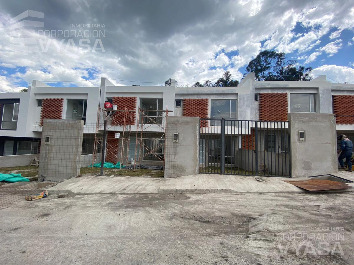 Conocoto - Colegio La Salle, Casa de Venta (C-13) 82.40m2 en conjunto exclusivo, con Crédito VIP.