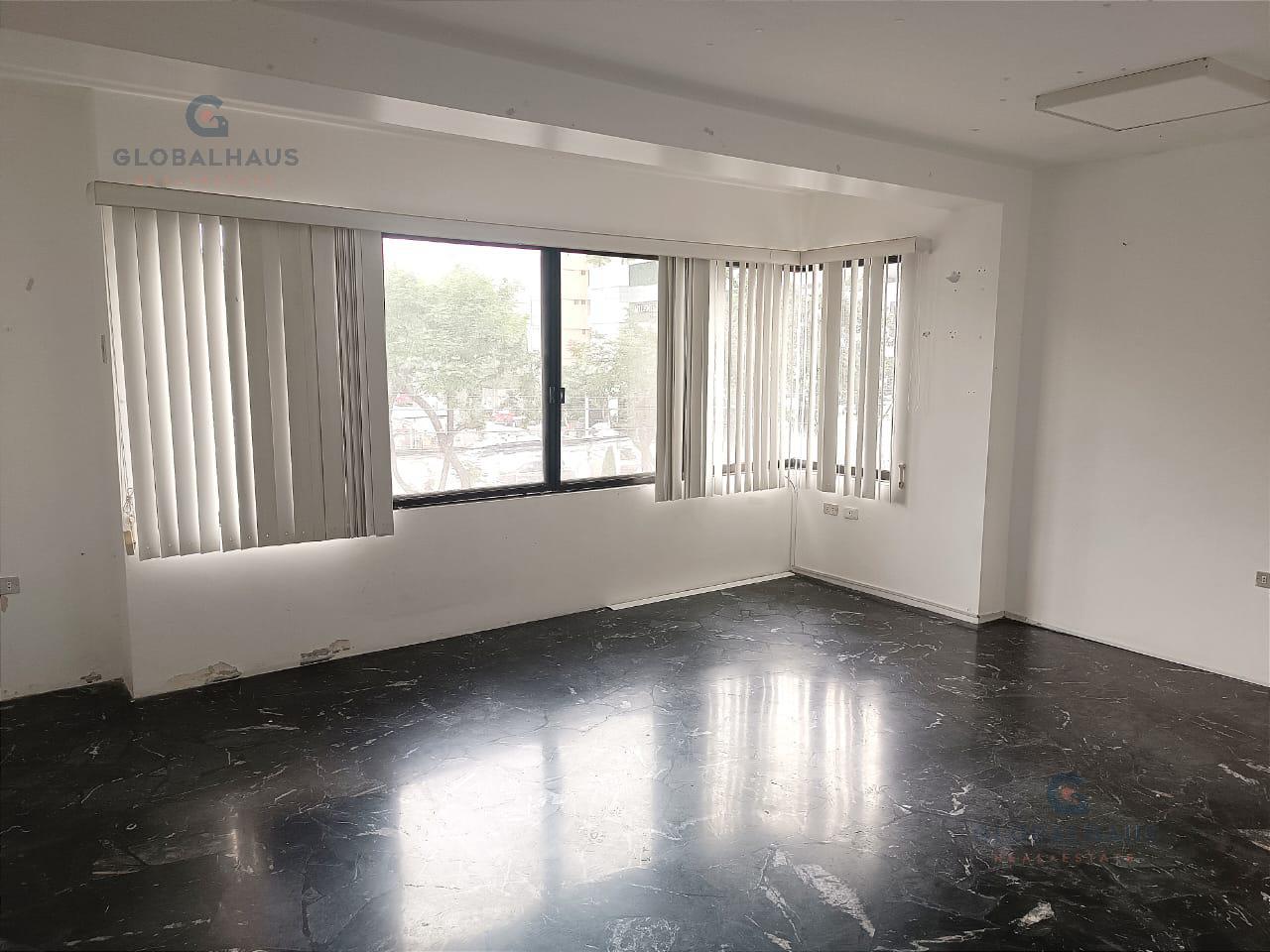 Alquiler de Oficina, Kennedy Norte, 162 mts2 con 7 Ambientes, 2do Piso Alto  M.B