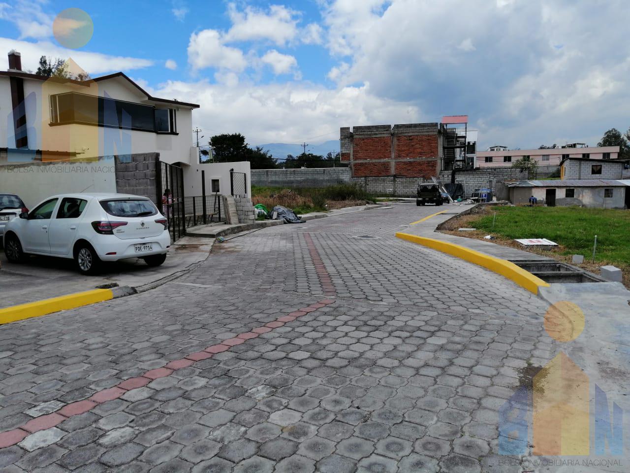 Terreno en venta en Av. Ilaló, Valle de los Chillos