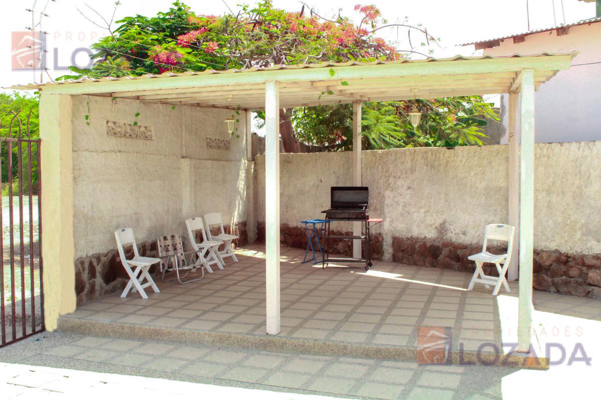 Vendo casa en Salinas Esquinera con Patio