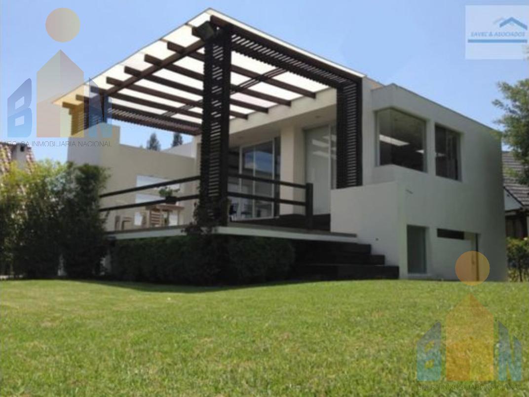 Venta  casa amplio jardín, urb. privada, Nayón, Tanda