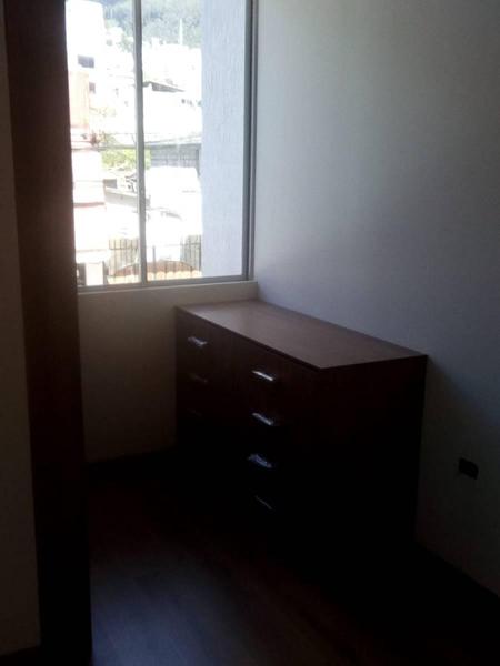 TV. Vendo departamento 3 dormitorios sector Las Casas norte Quito