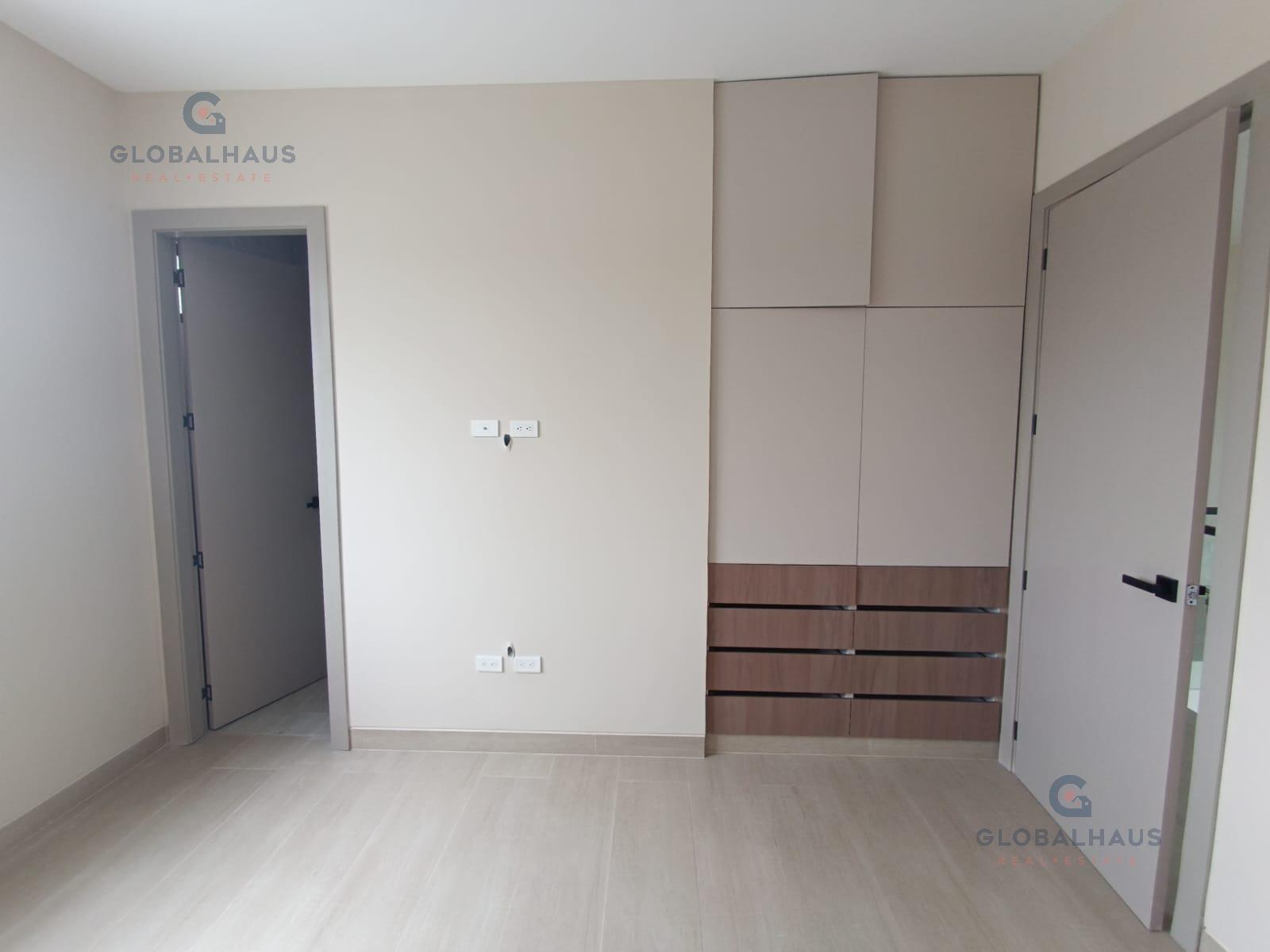 Venta de Casa con 3  Habitaciones y Piscina en Isla Celeste, Samborondon D.A.