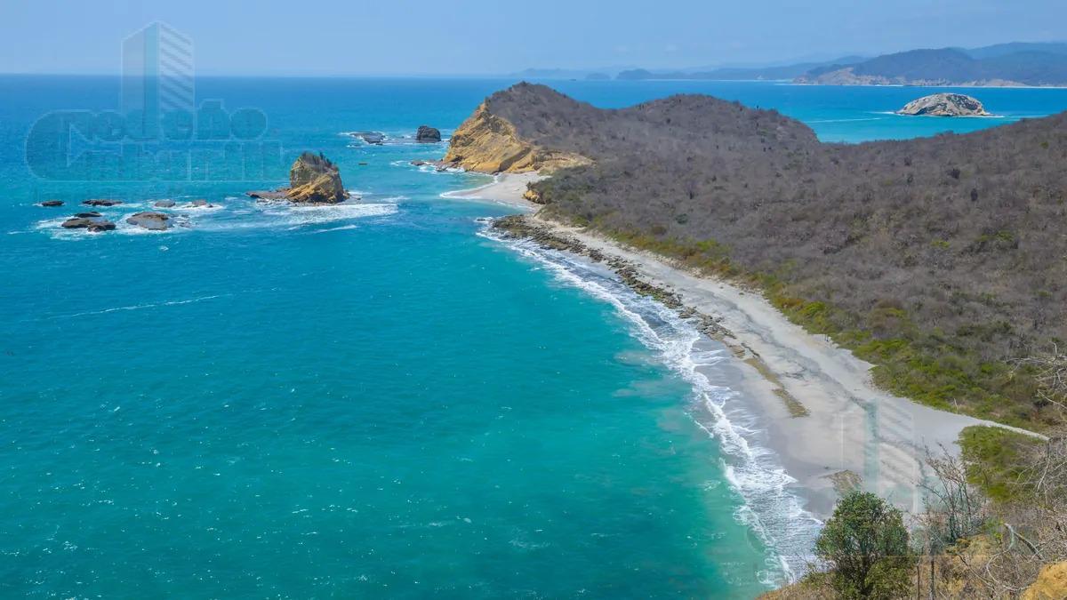 VENTA DE TERRENO FRENTE AL MAR EN PUERTO LÓPEZ MANABI IDEAL PARA HOSTERÍA