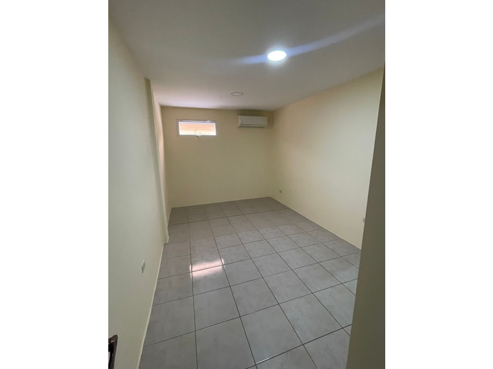 VENDO CASA REMODELADA EN MUCHO LOTE 2