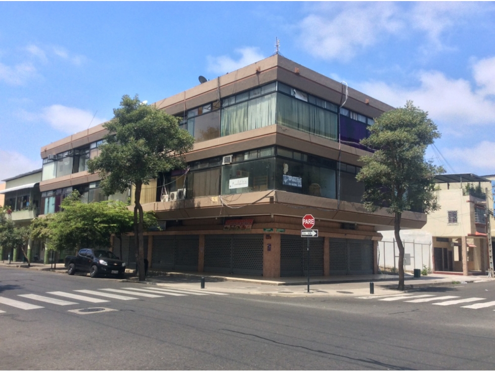 EDIFICIO EN ALQUILER EN CHIMBORAZO Y FRANCISCO DE MARCO