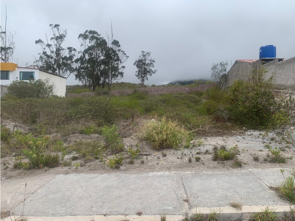 Mitad del mundo, en Urbanización, terreno en venta