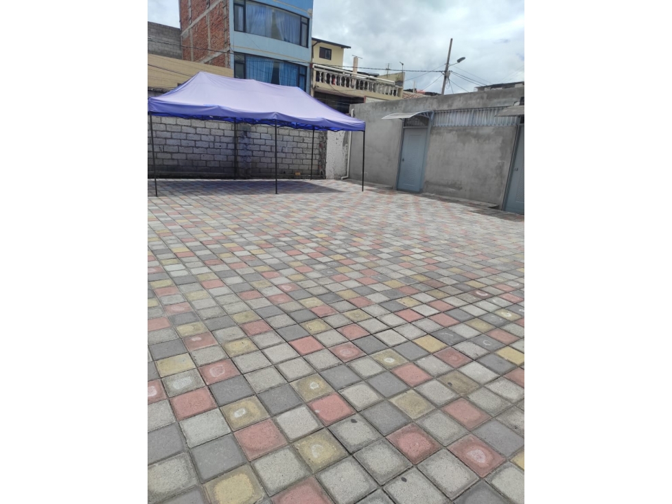 TUMBACO VENDO CASA COMERCIAL 453.70 m² ESQUINERA