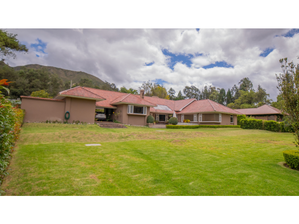 Casa 4 hab, exclusiva urb. Challuabamba, Cuenca