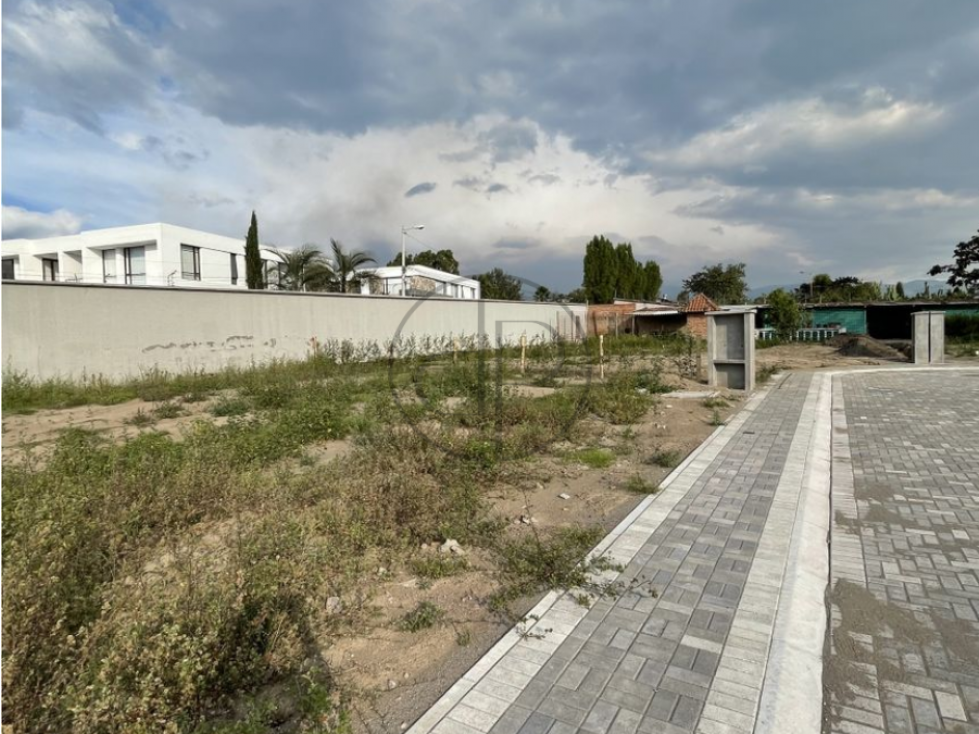 PUEMBO - SECTOR LA GRUTA 456.89 M2 EN VENTA TERRENO UNIFAMILIAR