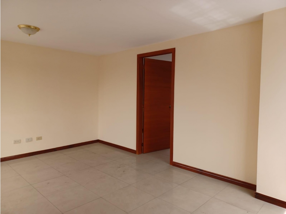 La Luz, Local, 50 m2, 1 ambiente, 1 baño, 1 parqueadero