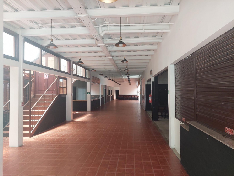 La Mariscal, Casa comercial, 500 m2, 8 ambientes, 8 baños, 4 parqueaderos