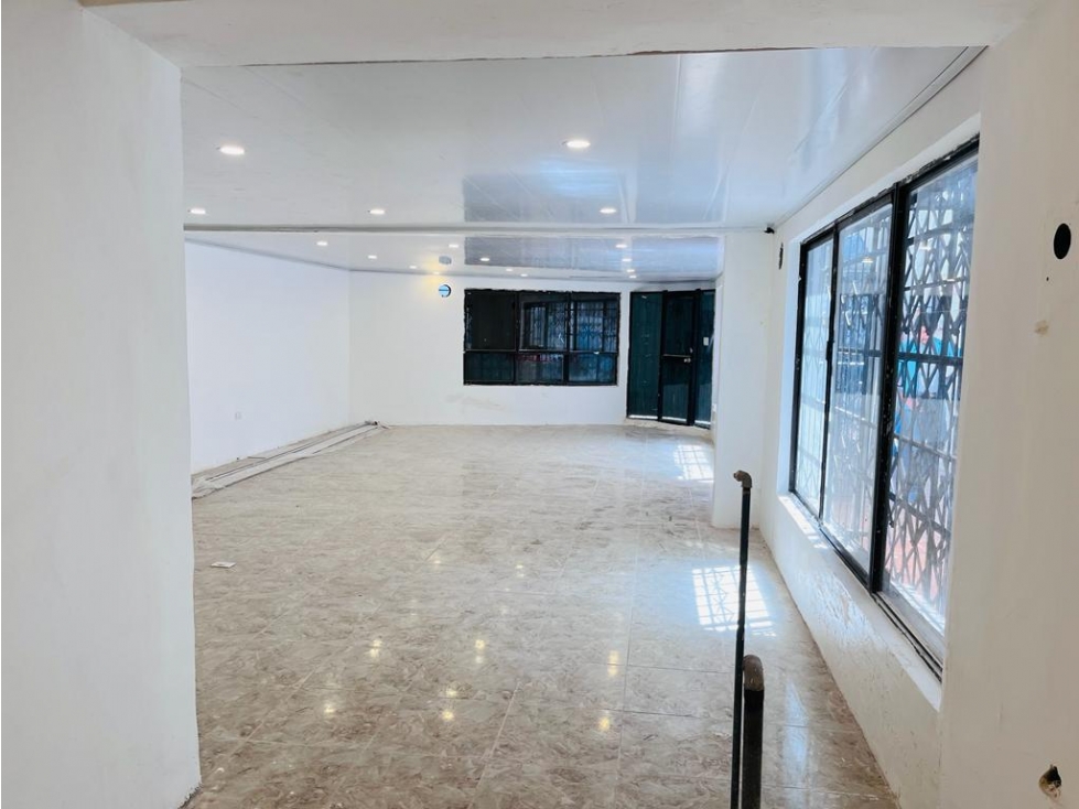 La Mariscal, Local Comercial en renta, 135 m2, 3 ambientes, 2 baños, bodega