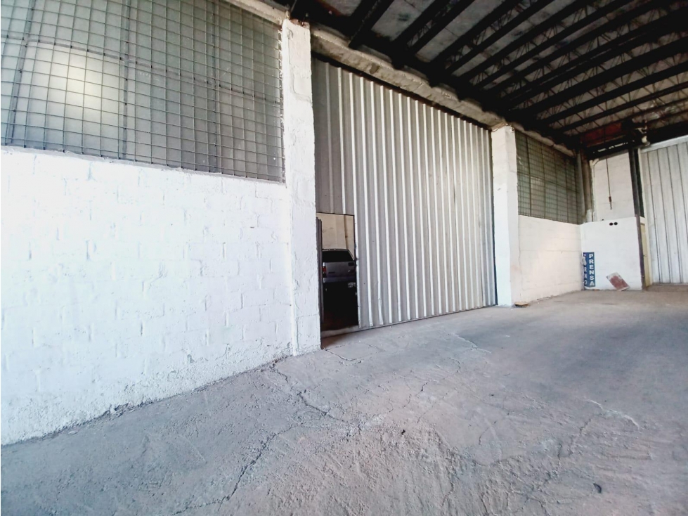 Carcelén Industrial, Galpón en renta, 200 m2, 2 ambientes, 1 baño, 1 parqueadero